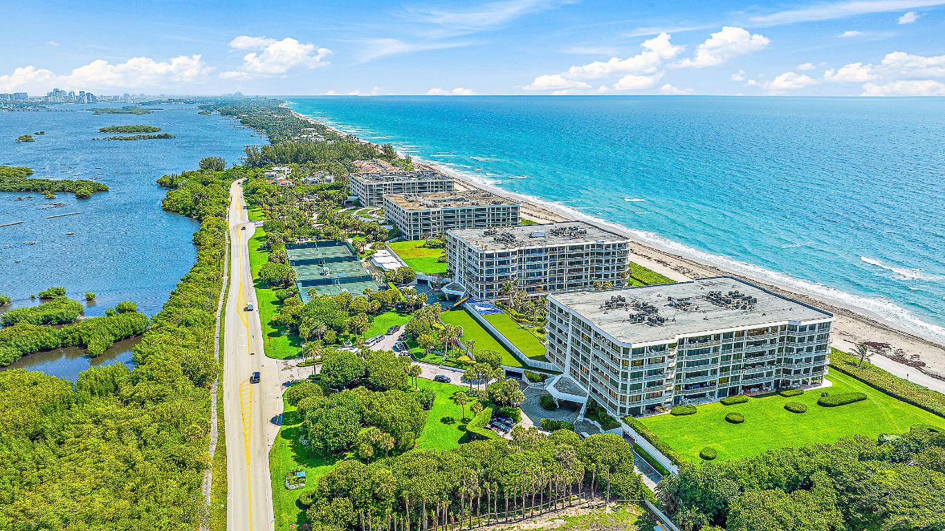 2100 Condo At Sloans Curve - Residential