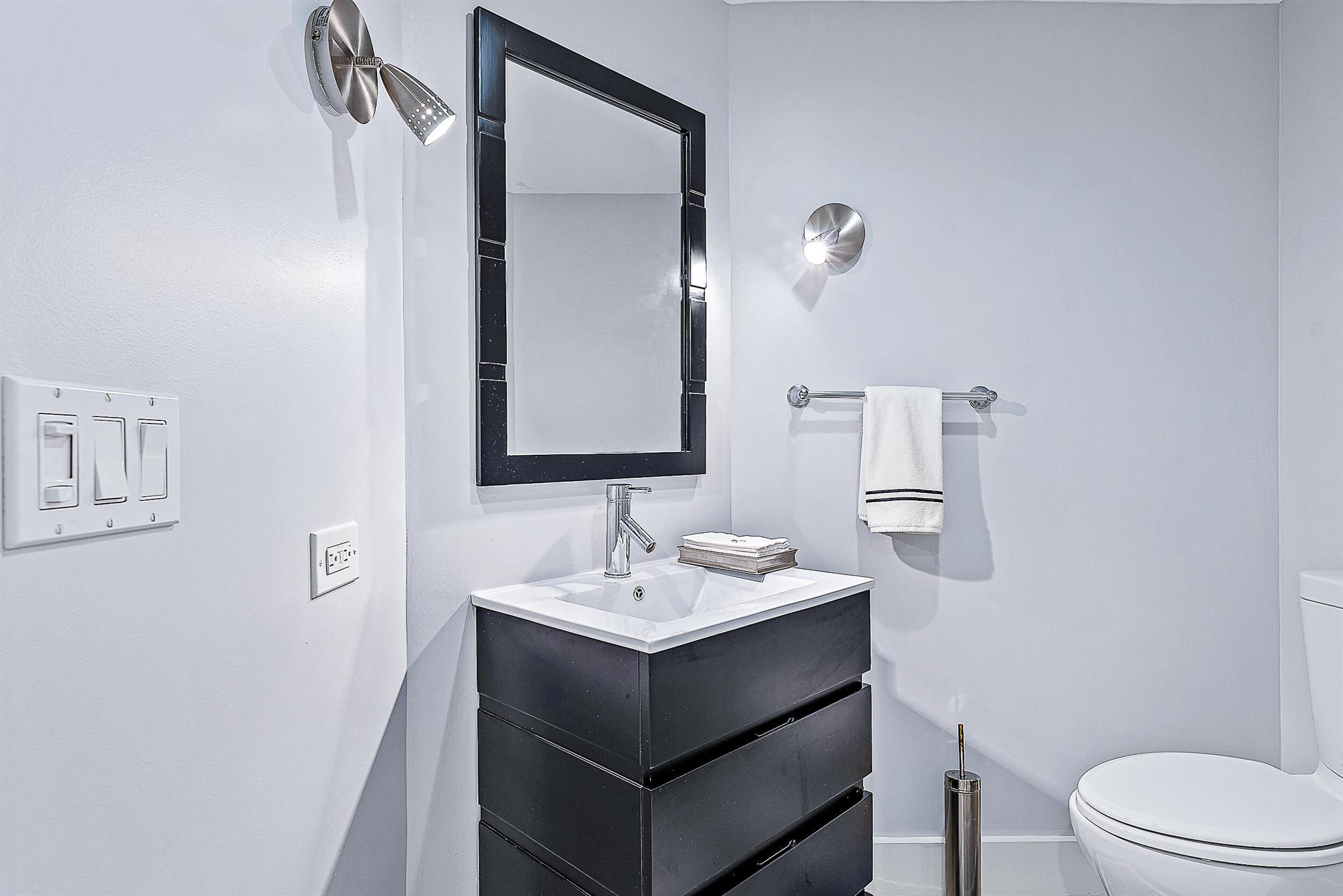 2100 Condo At Sloans Curv - Residential
