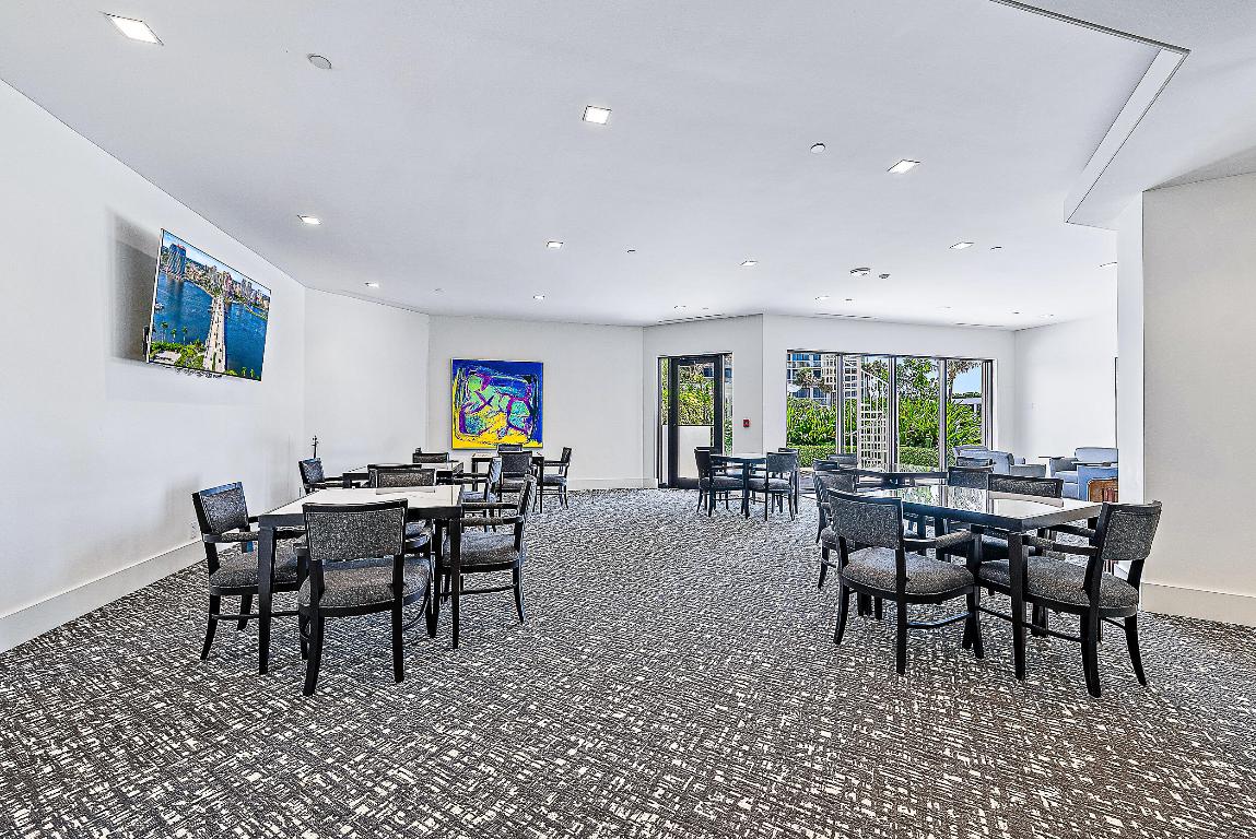 2100 Condo At Sloans Curve - Residential