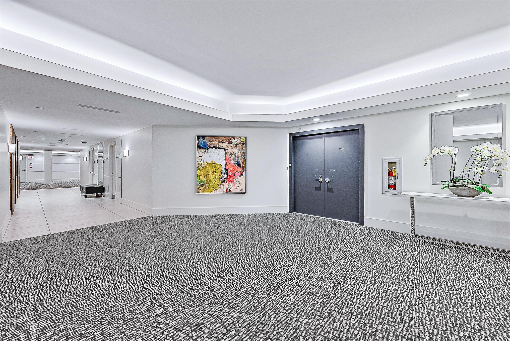 2100 Condo At Sloans Curv - Residential