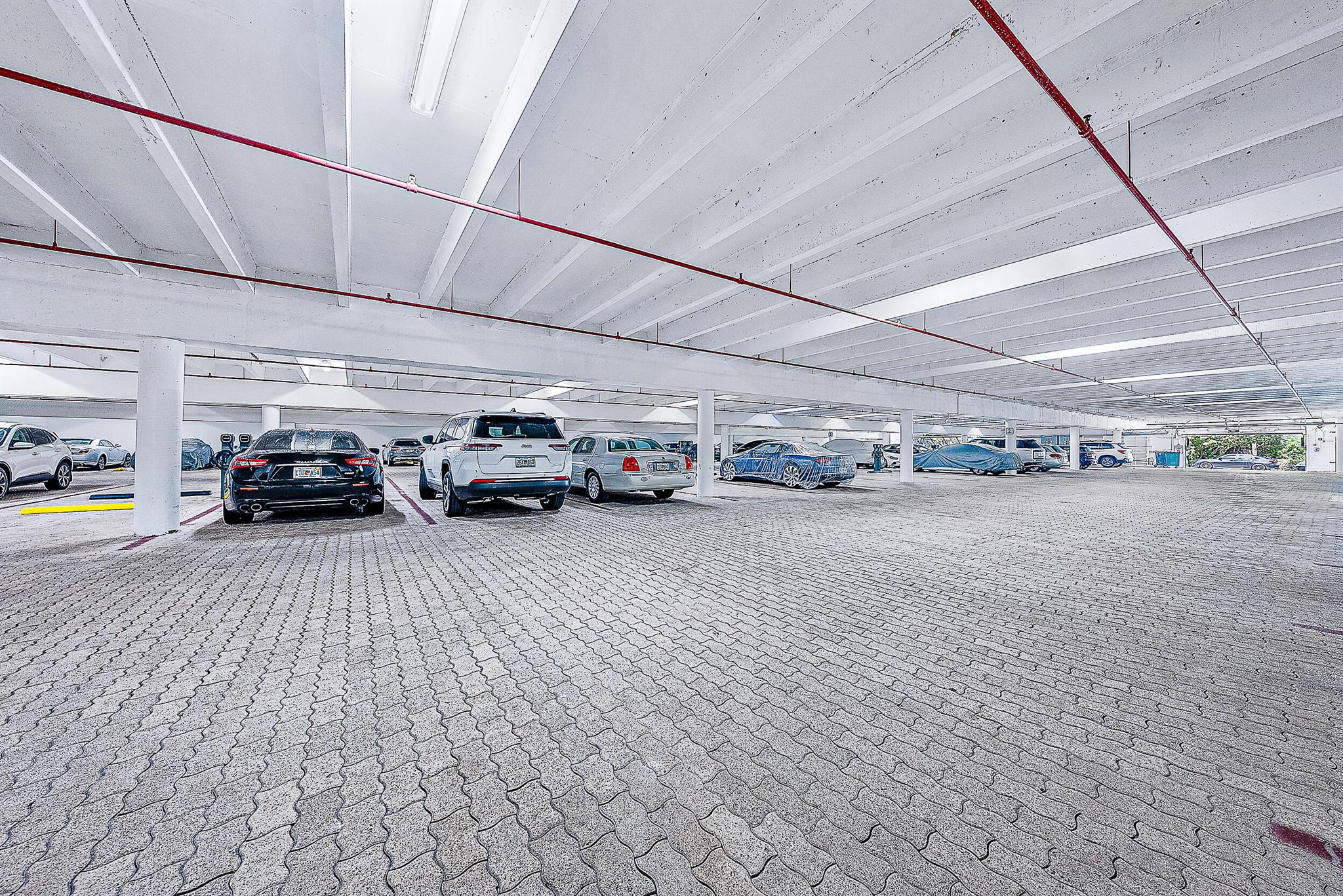 2100 Condo At Sloans Curv - Residential