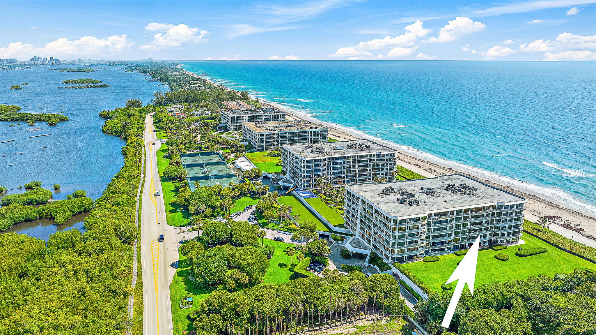 2100 Condo At Sloans Curv - Residential