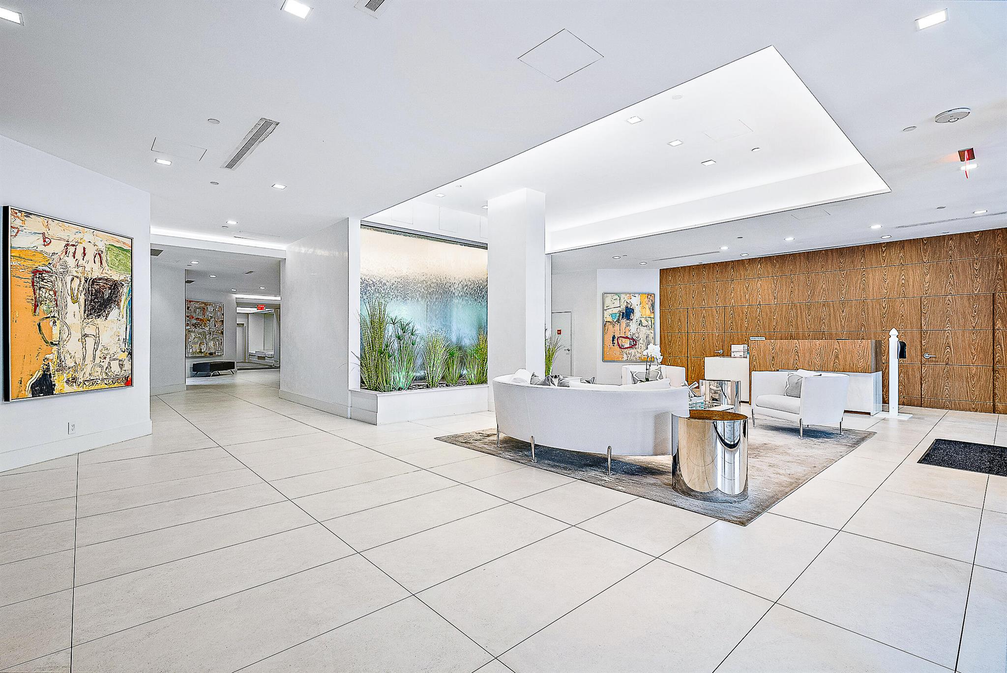 2100 Condo At Sloans Curv - Residential