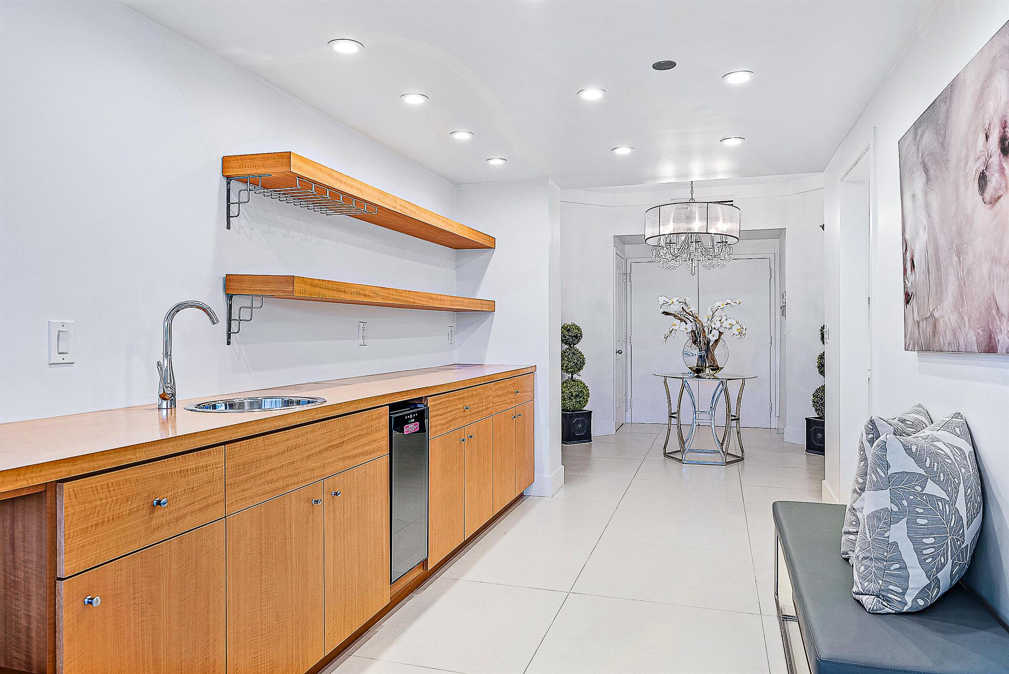 2100 Condo At Sloans Curv - Residential
