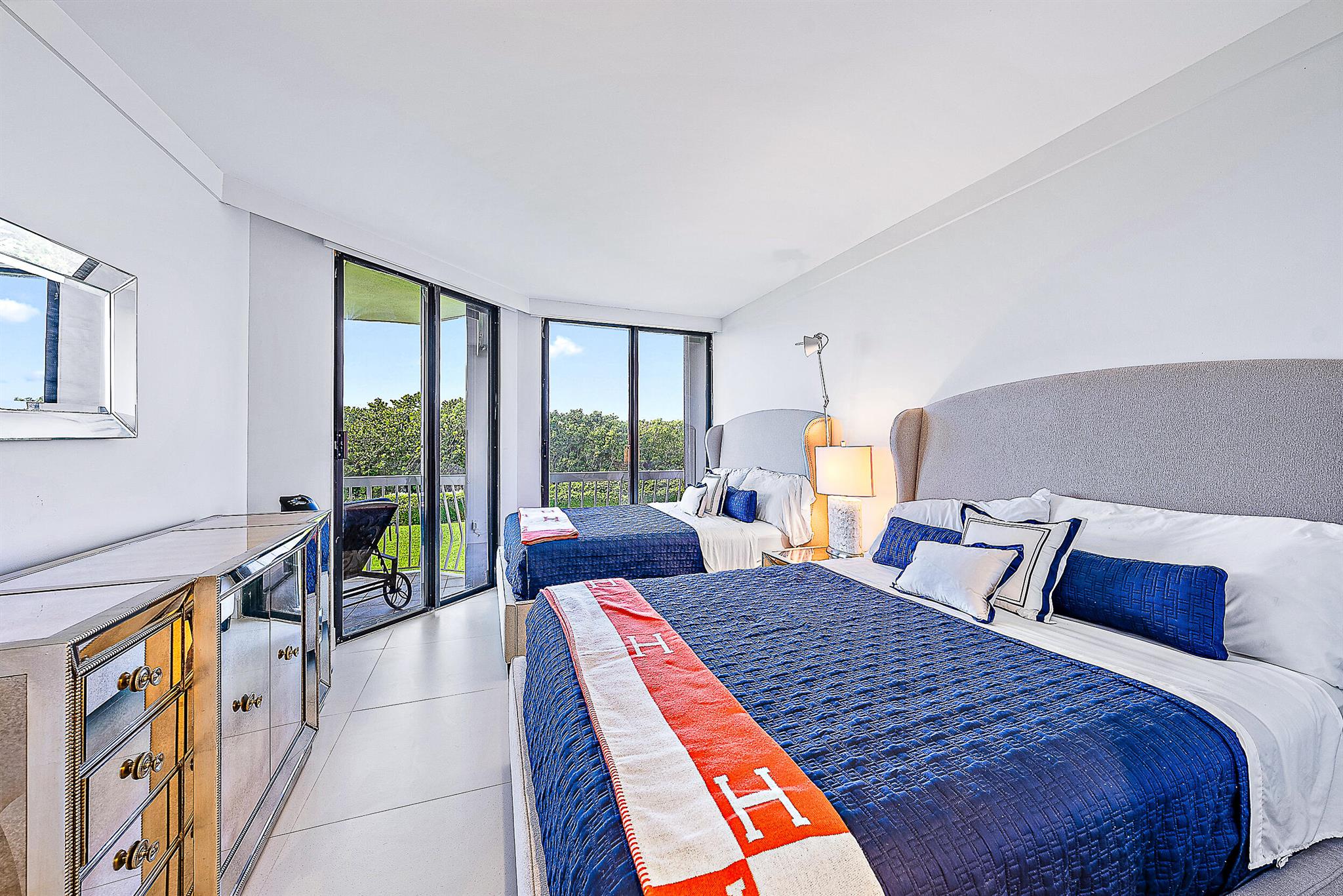 2100 Condo At Sloans Curv - Residential