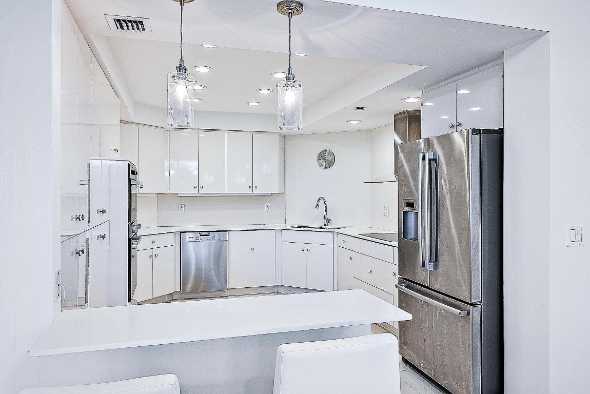 2100 Condo At Sloans Curve - Residential