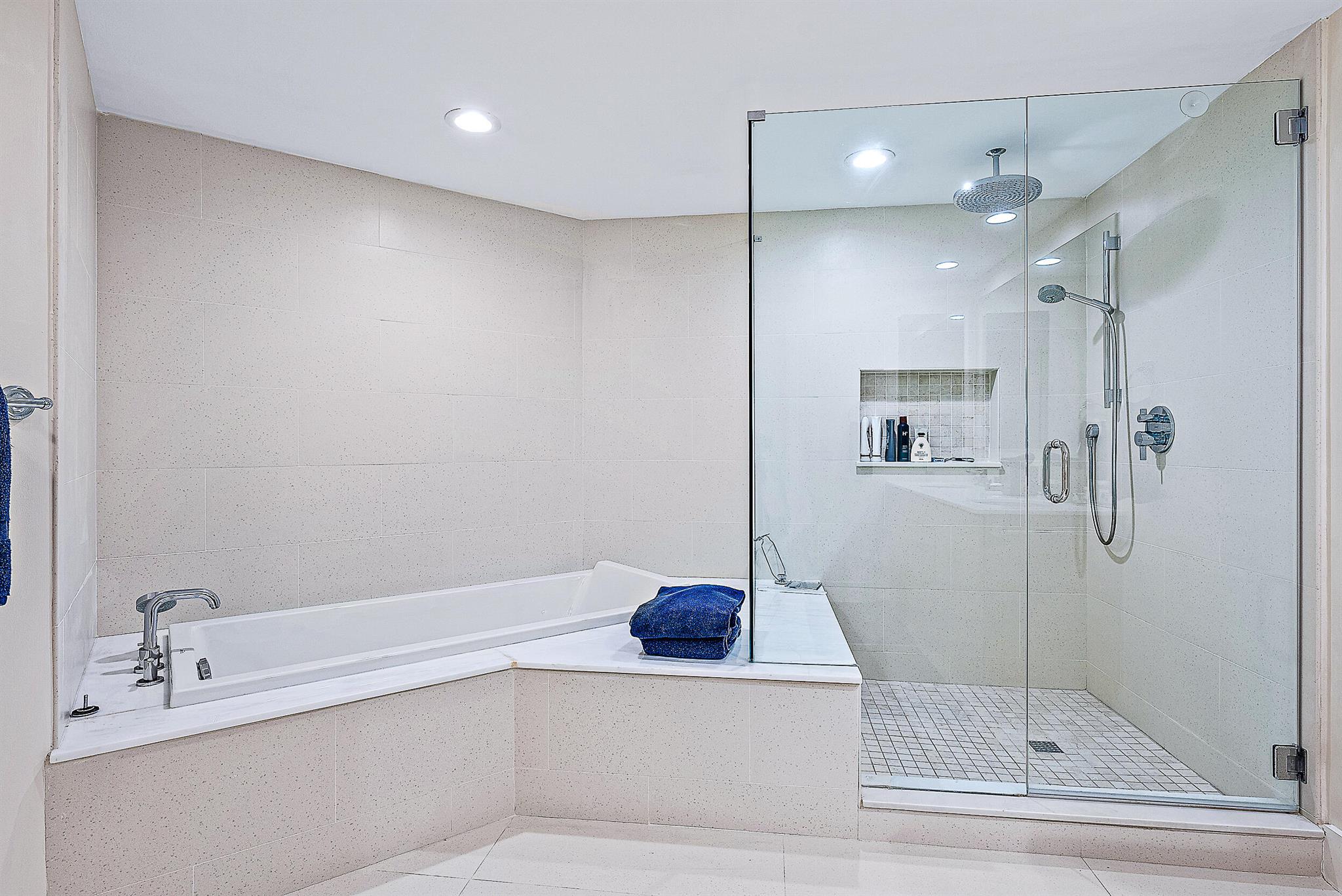 2100 Condo At Sloans Curv - Residential