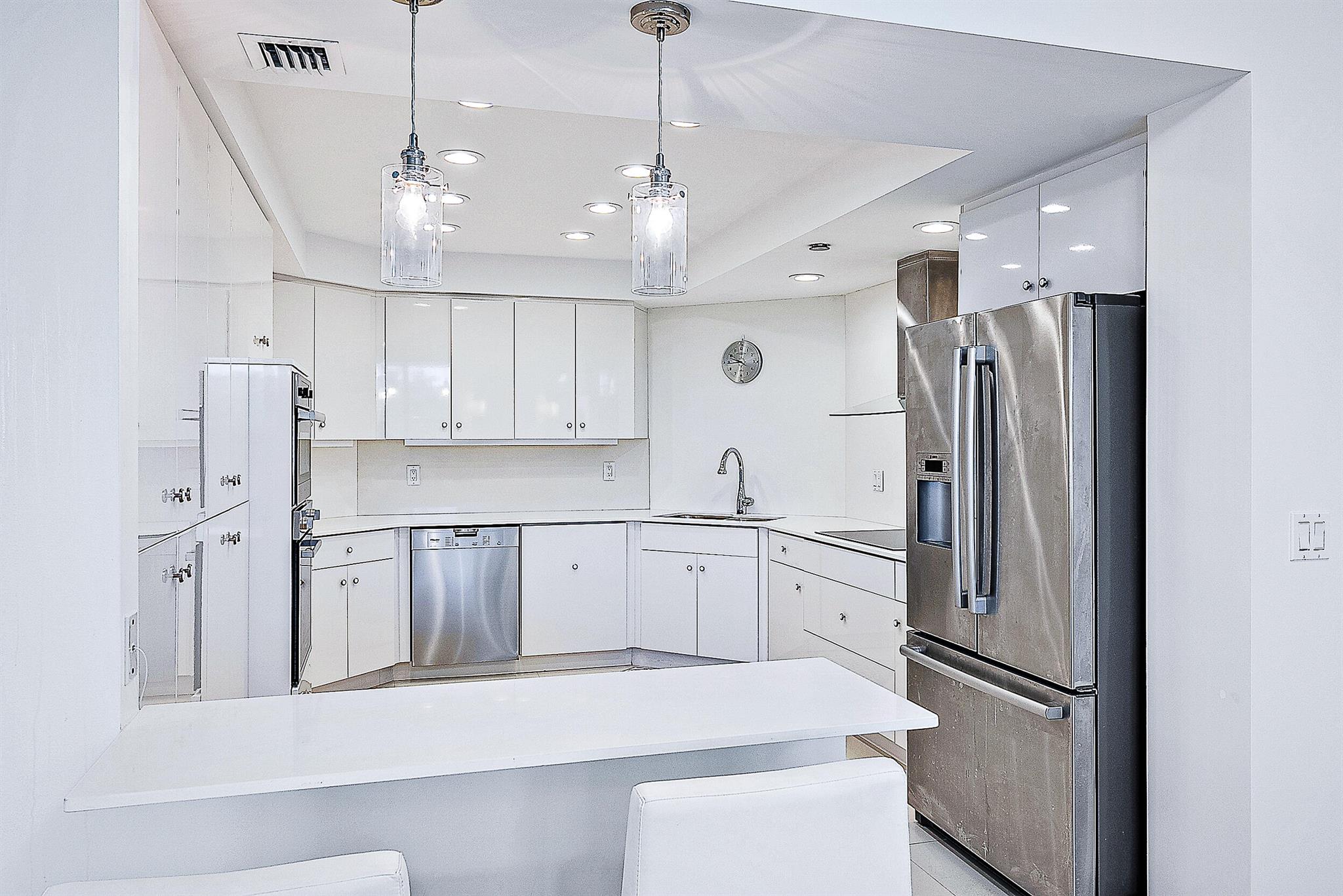 2100 Condo At Sloans Curv - Residential