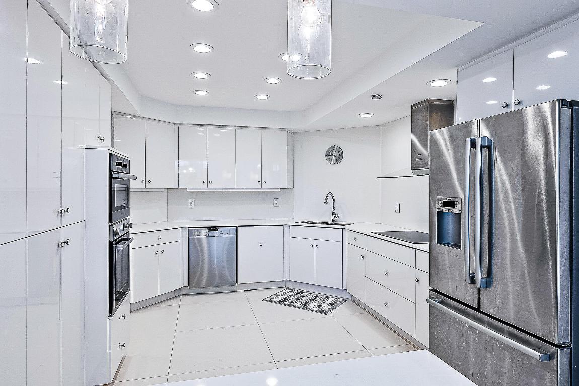 2100 Condo At Sloans Curve - Residential