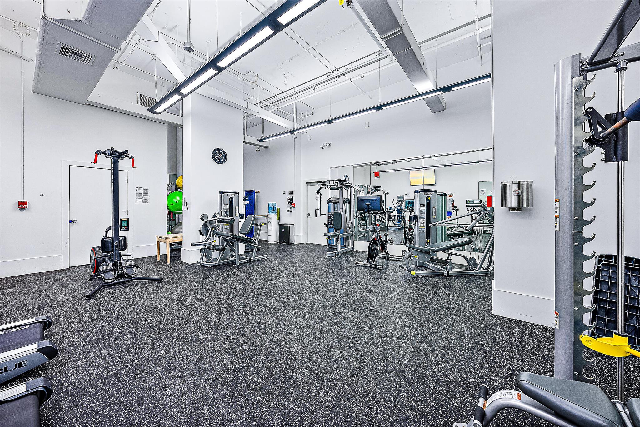 2100 Condo At Sloans Curv - Residential