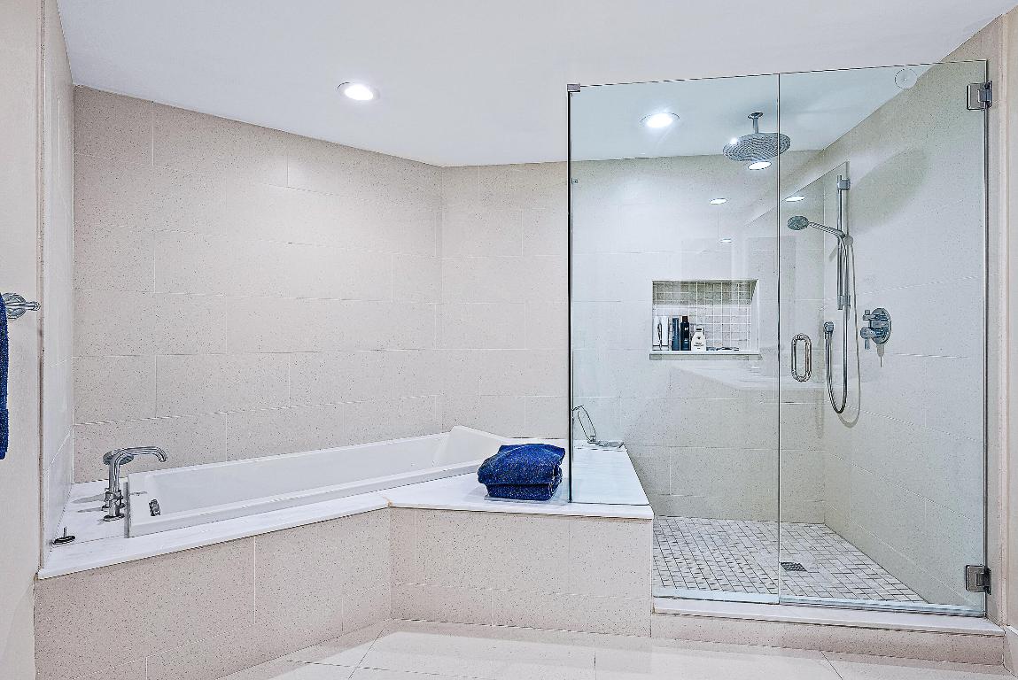 2100 Condo At Sloans Curve - Residential