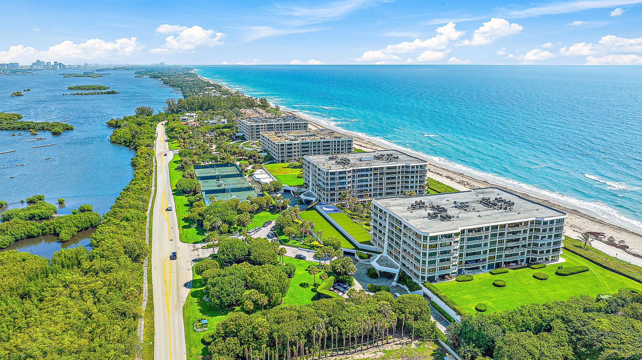 2100 Condo At Sloans Curv - Residential