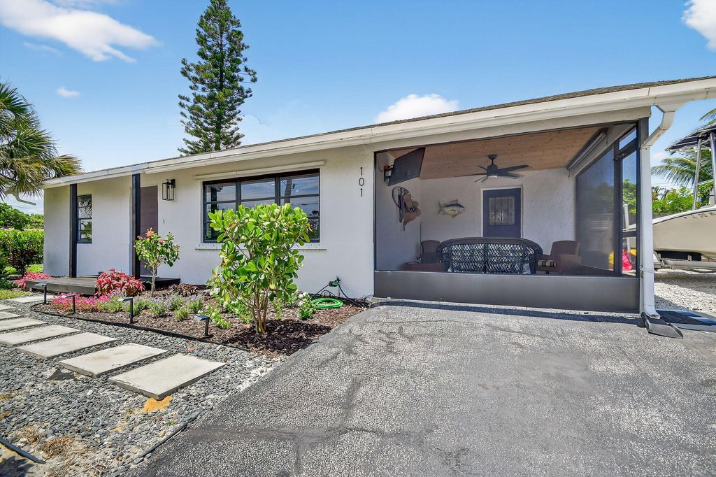 Photo of 101 NE 26th Avenue, Boynton Beach, FL 33435 (MLS # R11112170)