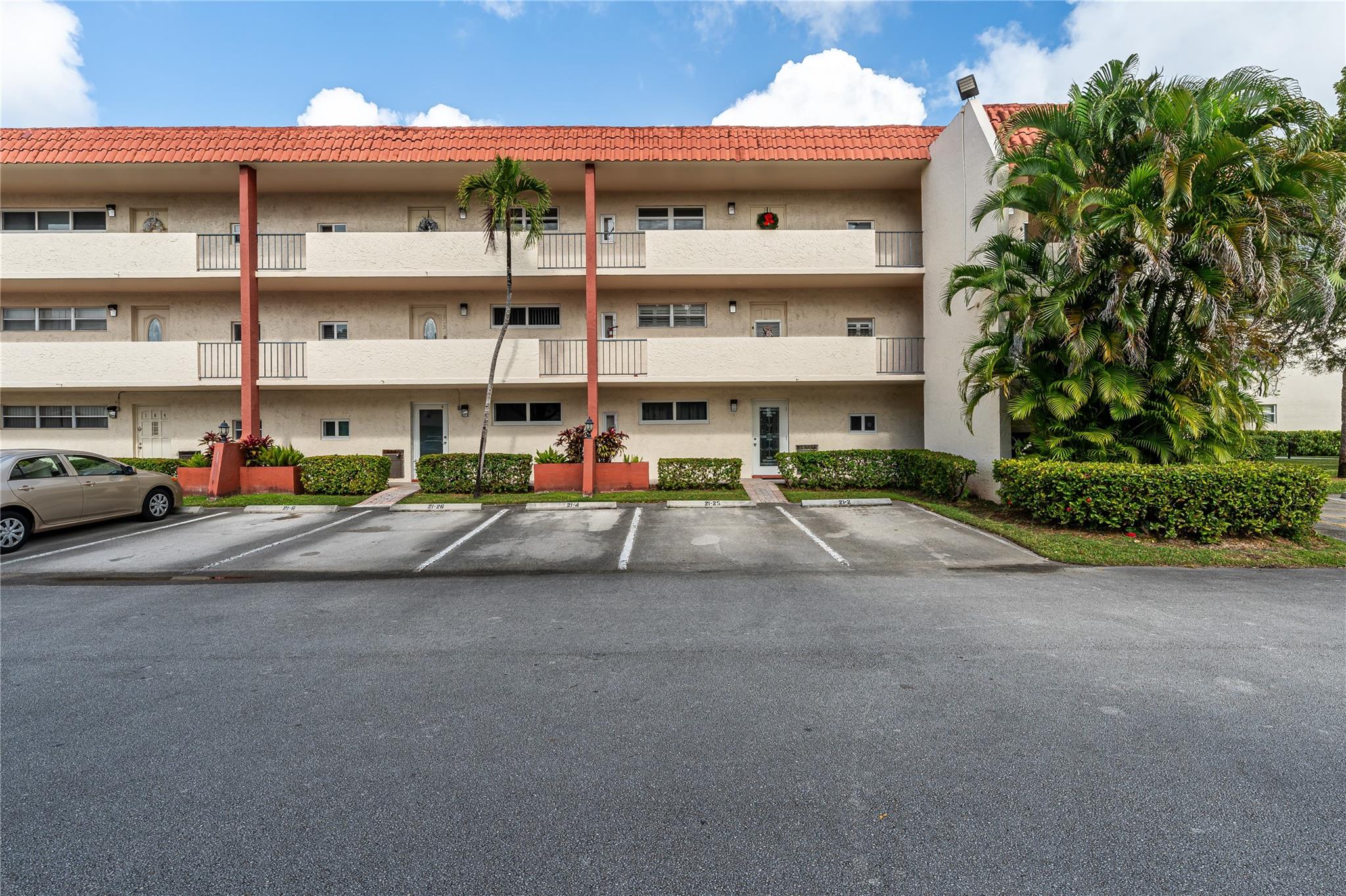 Hollybrook Golf & Tennis - Residential Lease