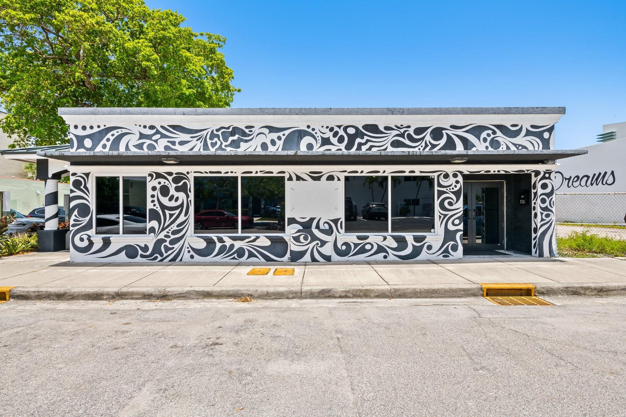 Located in the heart of Flagler Village, this 1,500 SF flex space offers the ideal setup for creative professionals, wellness brands, boutique retailers, or innovative concepts. The space features exposed ceilings, polished concrete floors, a kitchenette, two ADA-compliant restrooms (one with a shower), and two small rooms that can easily be removed for an open layout.
Flagler Village continues to evolve with major developments like the $500M FAT Village project and BAM’s upcoming 14-story mixed-use tower, bringing hundreds of new residential units and retail opportunities to the area. Just steps away, enjoy the vibrant energy of neighborhood staples like Wells Coffee, HAUM Yoga, and Invasive Species Brewing.