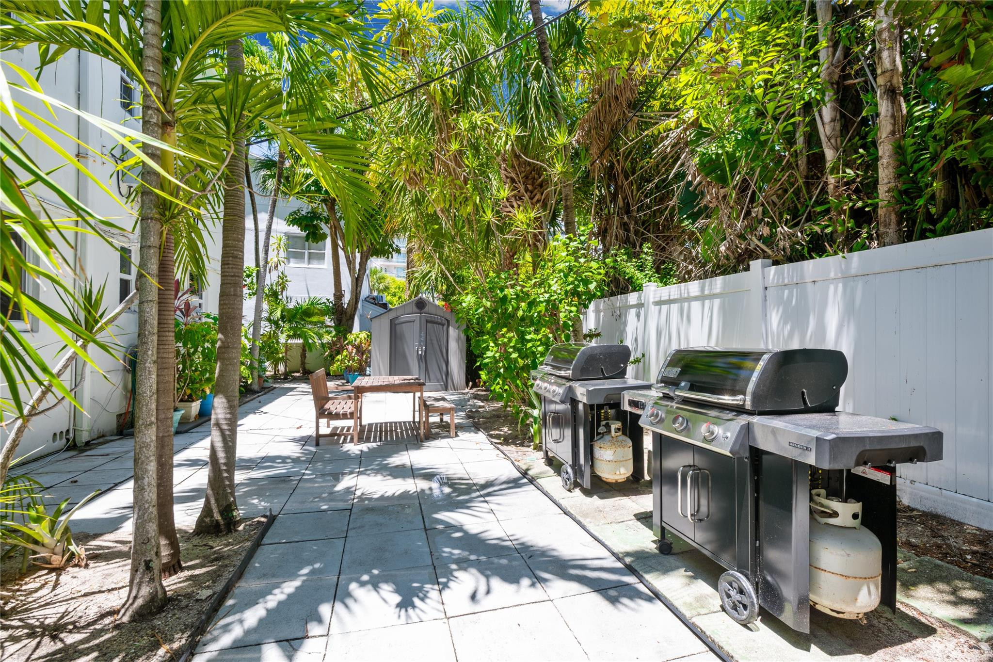 BREAKERS SEVILLE CO-OP - Residential Lease
