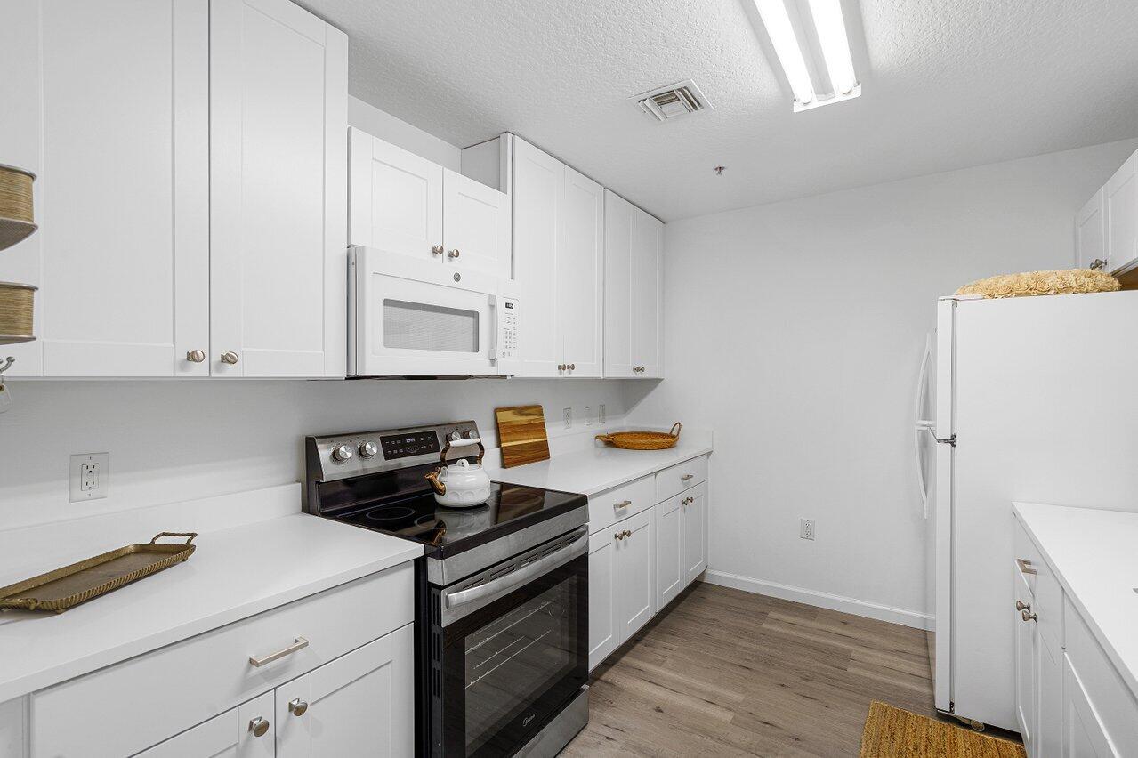 VILLAGE AT ABACOA CONDO - Residential Lease