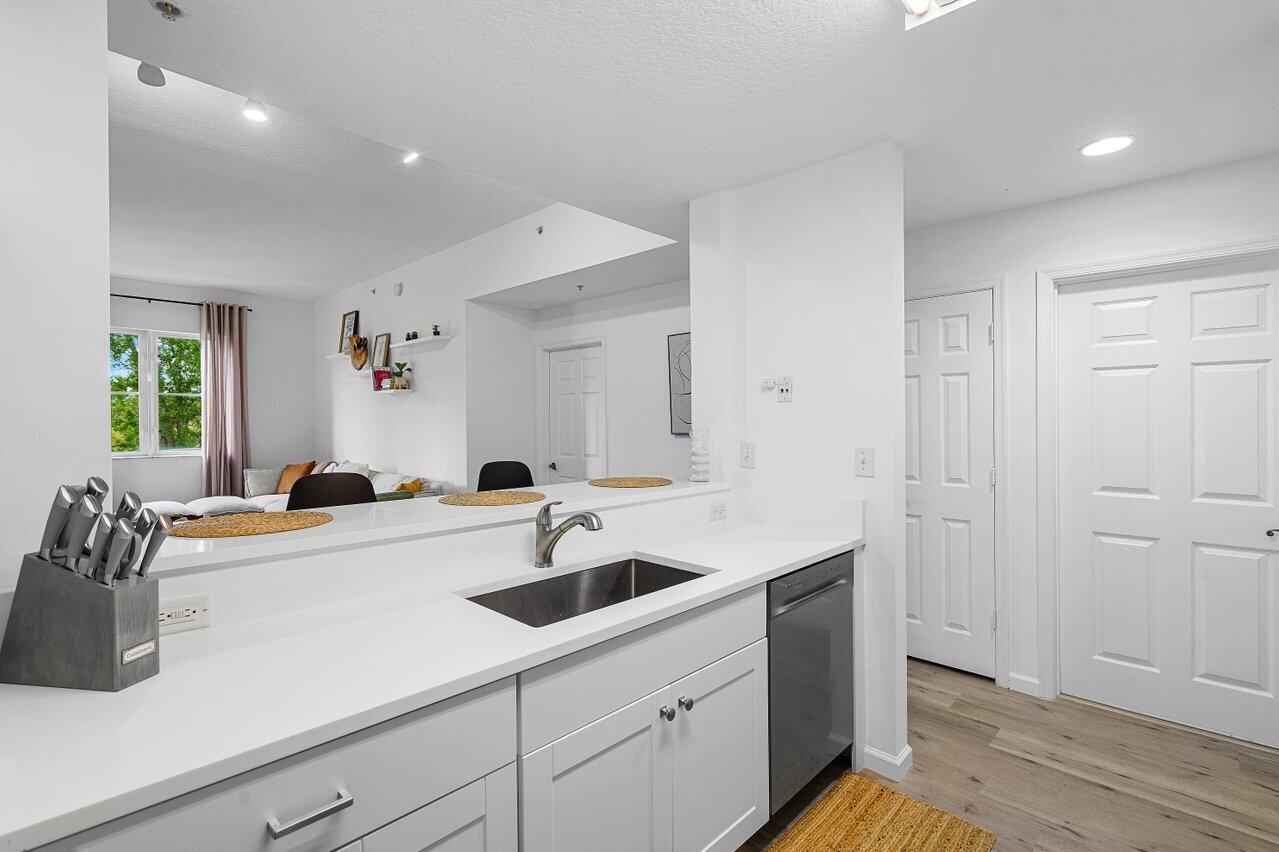 VILLAGE AT ABACOA CONDO - Residential Lease