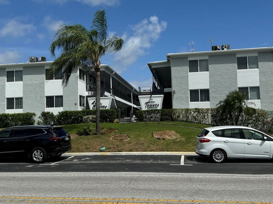 One bedroom and 1 bathroom unit located in the desirable Lake Osborne. Wood and tile flooring. Central A/C. Impact windows. 55+. No rentals. No pets. 2nd floor unit.