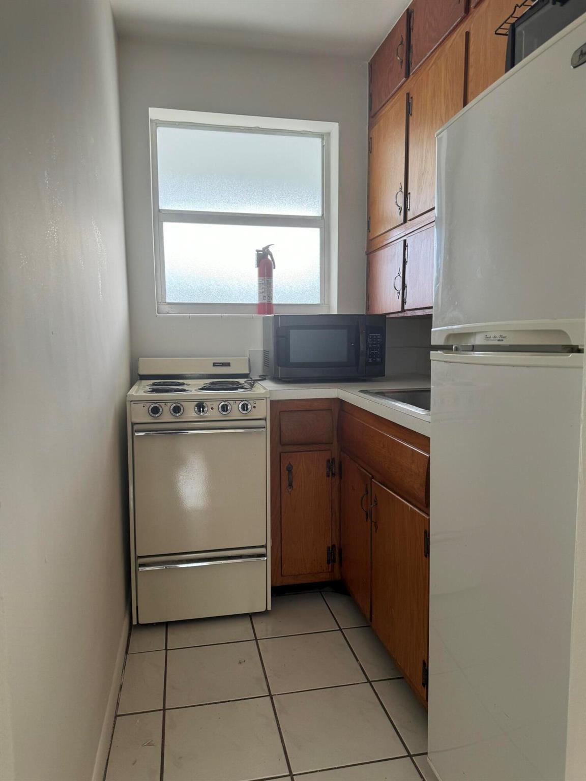 Lake Osborne Towers CO-Op APTS INC 302 Lake Osborn - Residential