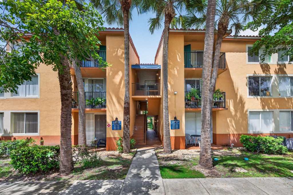 Photo of 10717 E Cleary Boulevard E #106, Plantation, FL 33324 (MLS # B26070669)
