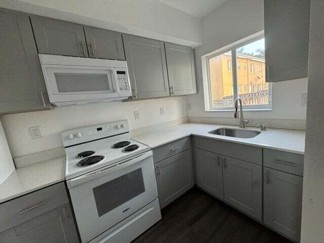 SUNSET PALM VILLAS CONDO - Residential