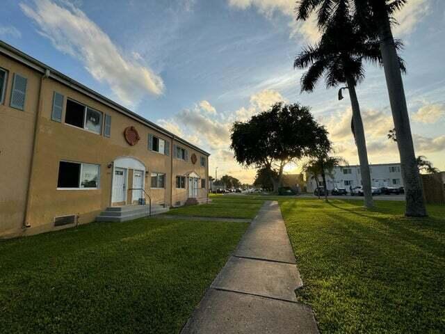 SUNSET PALM VILLAS CONDO - Residential