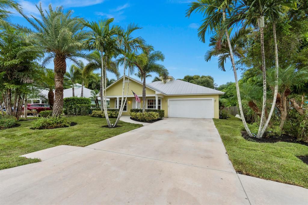 Photo of 5802 SE Wesley Avenue, Stuart, FL 34997 (MLS # R10827616)