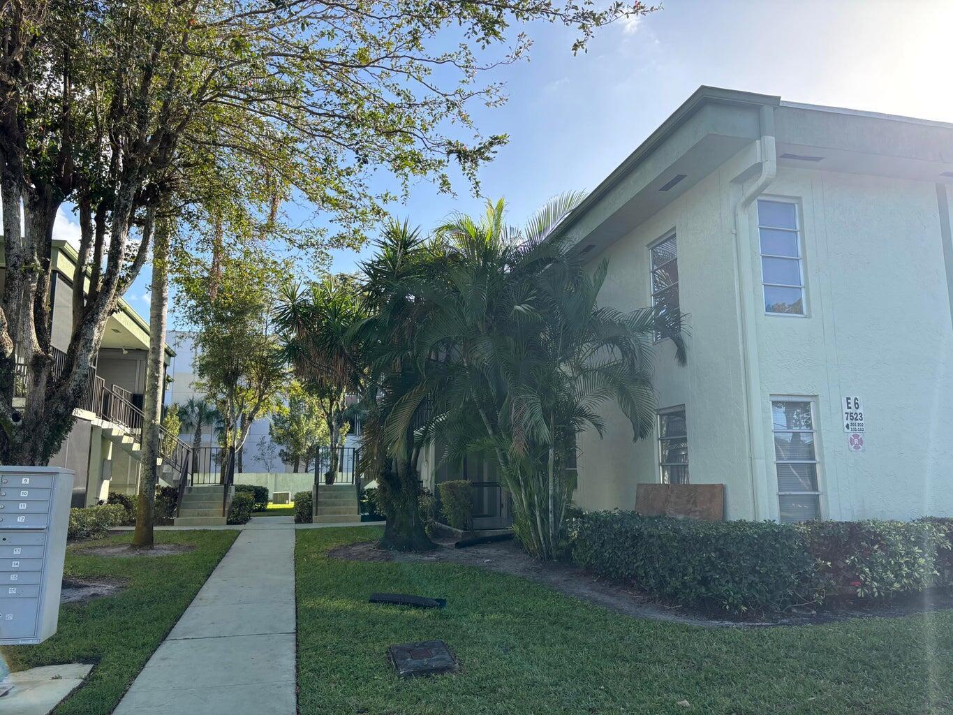 7523 S Oriole Boulevard 102