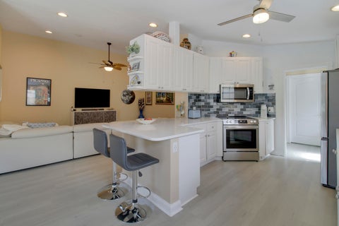 Tiny photo for 925 Magdalena Road, Palm Beach Gardens, FL 33410 (MLS # B26090242)