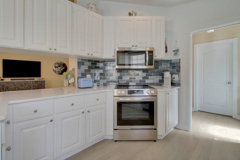 Tiny photo for 925 Magdalena Road, Palm Beach Gardens, FL 33410 (MLS # B26090242)