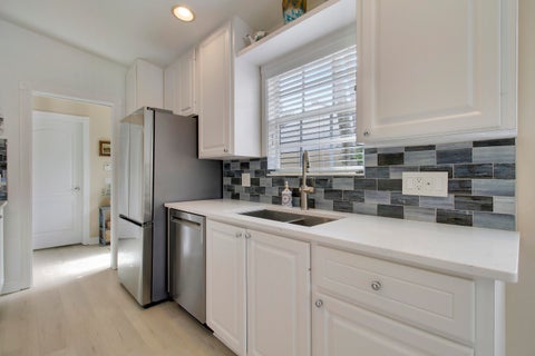 Tiny photo for 925 Magdalena Road, Palm Beach Gardens, FL 33410 (MLS # B26090242)