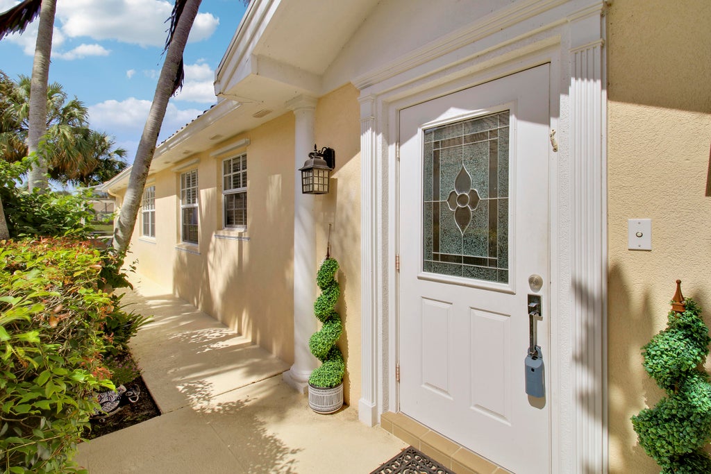 Photo of 925 Magdalena Road, Palm Beach Gardens, FL 33410 (MLS # B26090242)