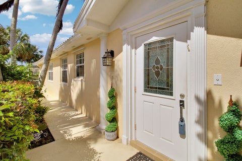 Tiny photo for 925 Magdalena Road, Palm Beach Gardens, FL 33410 (MLS # B26090242)
