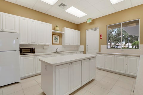 Tiny photo for 925 Magdalena Road, Palm Beach Gardens, FL 33410 (MLS # B26090242)