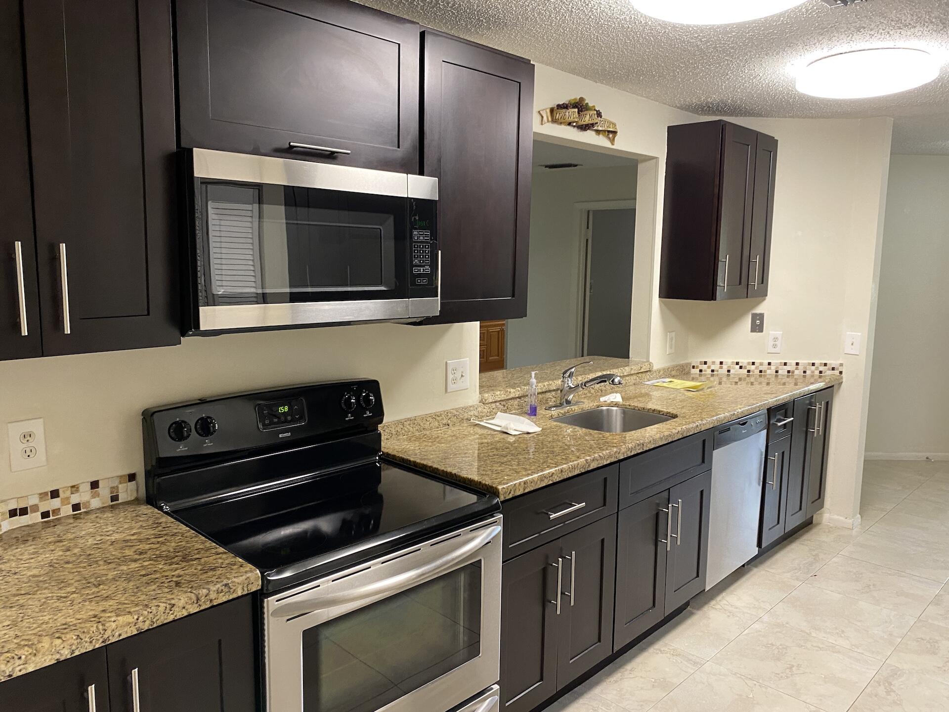 CHATHAM TOWNE AT JACARANDA CONDO - Residential Lease