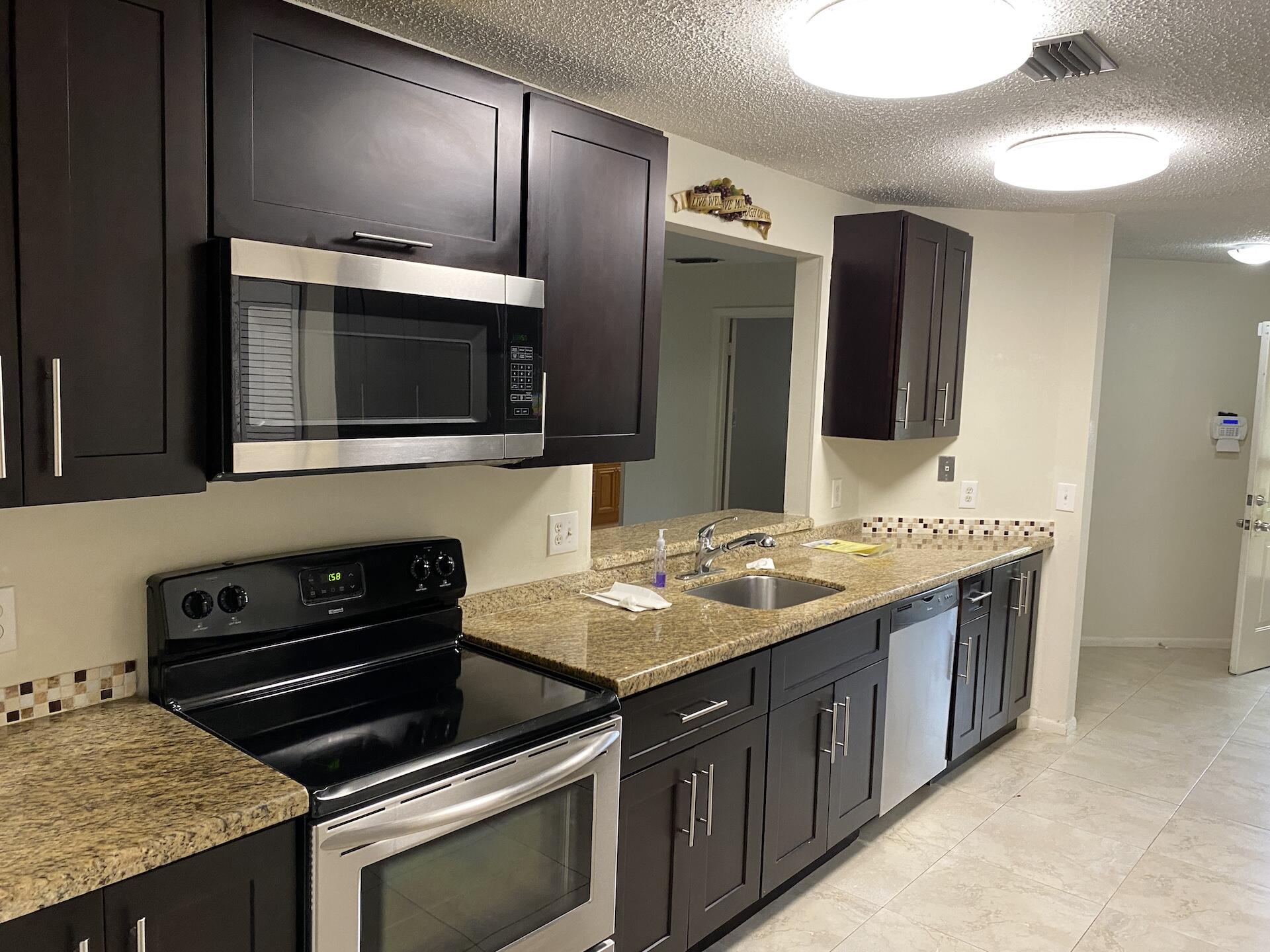 CHATHAM TOWNE AT JACARANDA CONDO - Residential Lease
