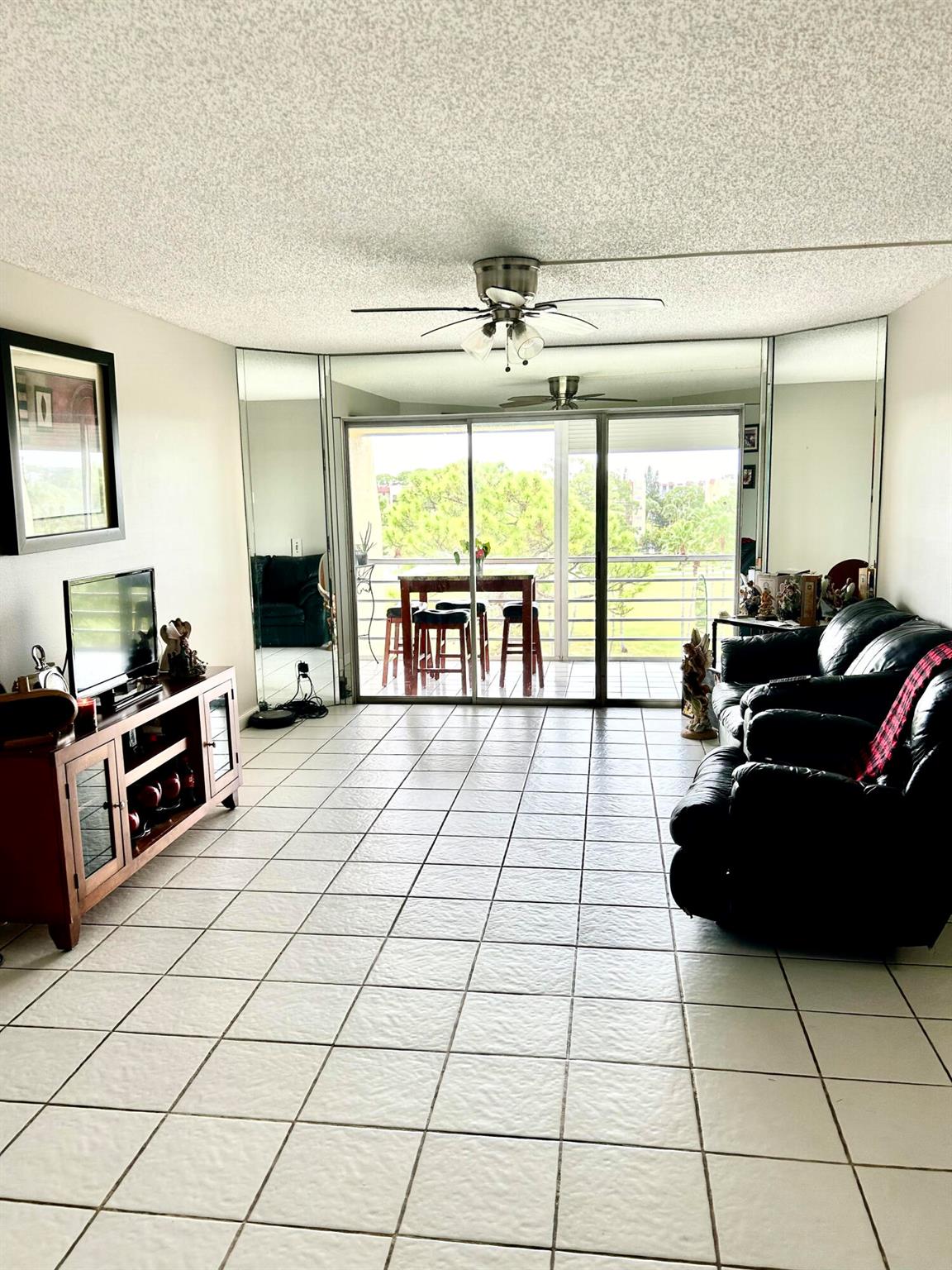 3810 Via Poinciana 605