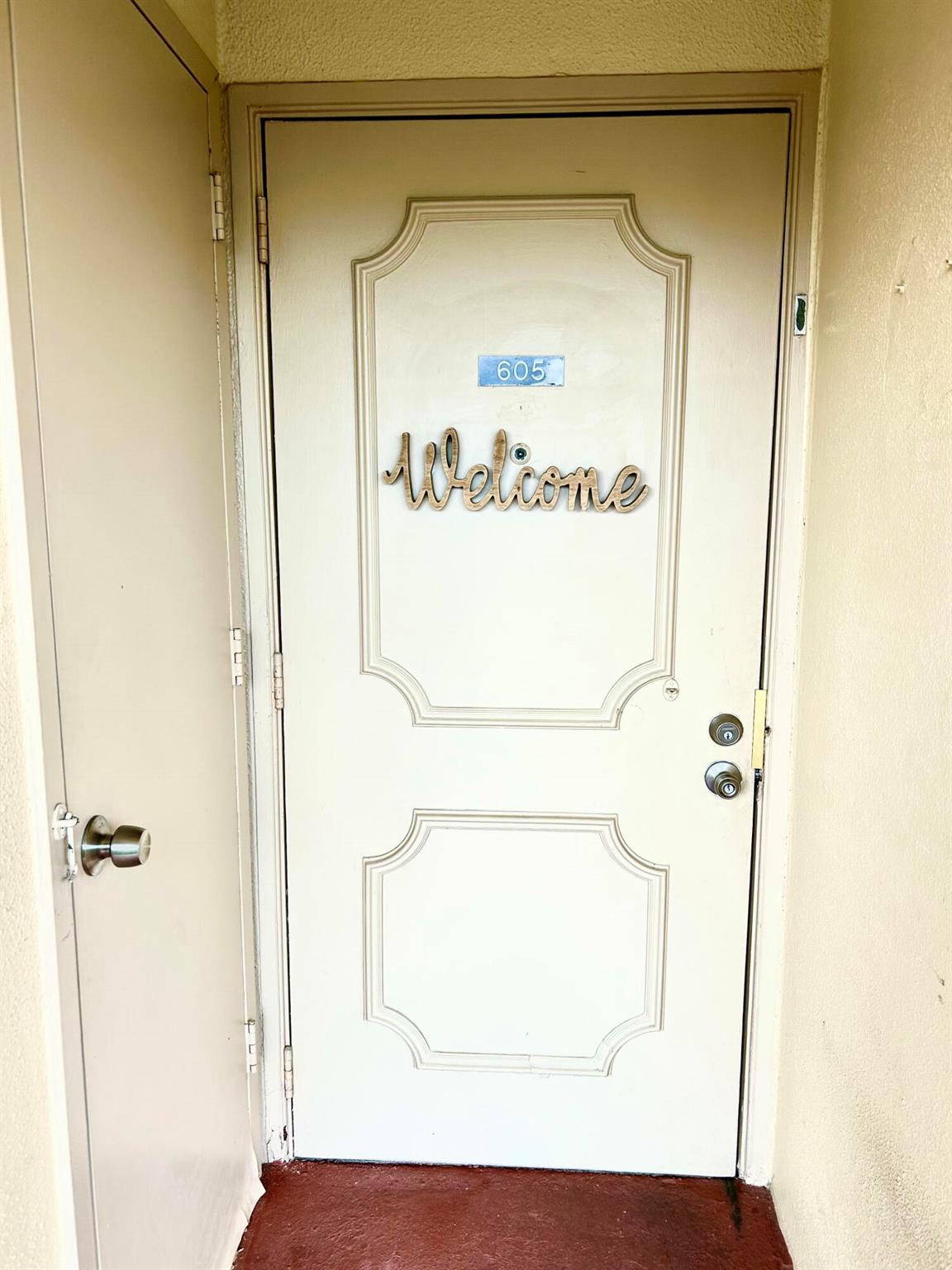 3810 Via Poinciana 605