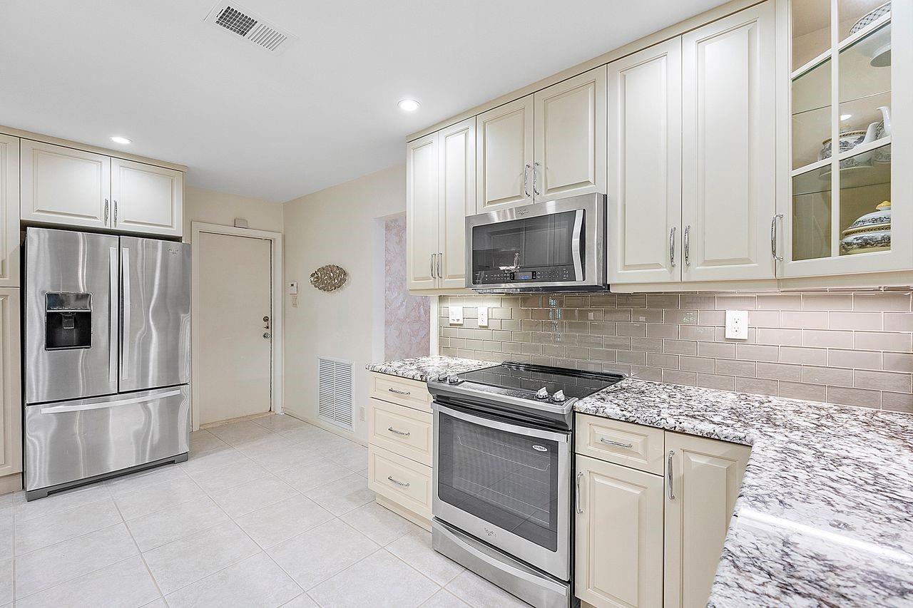 MAINLANDS 10 OF TAMARAC LAKE - Residential