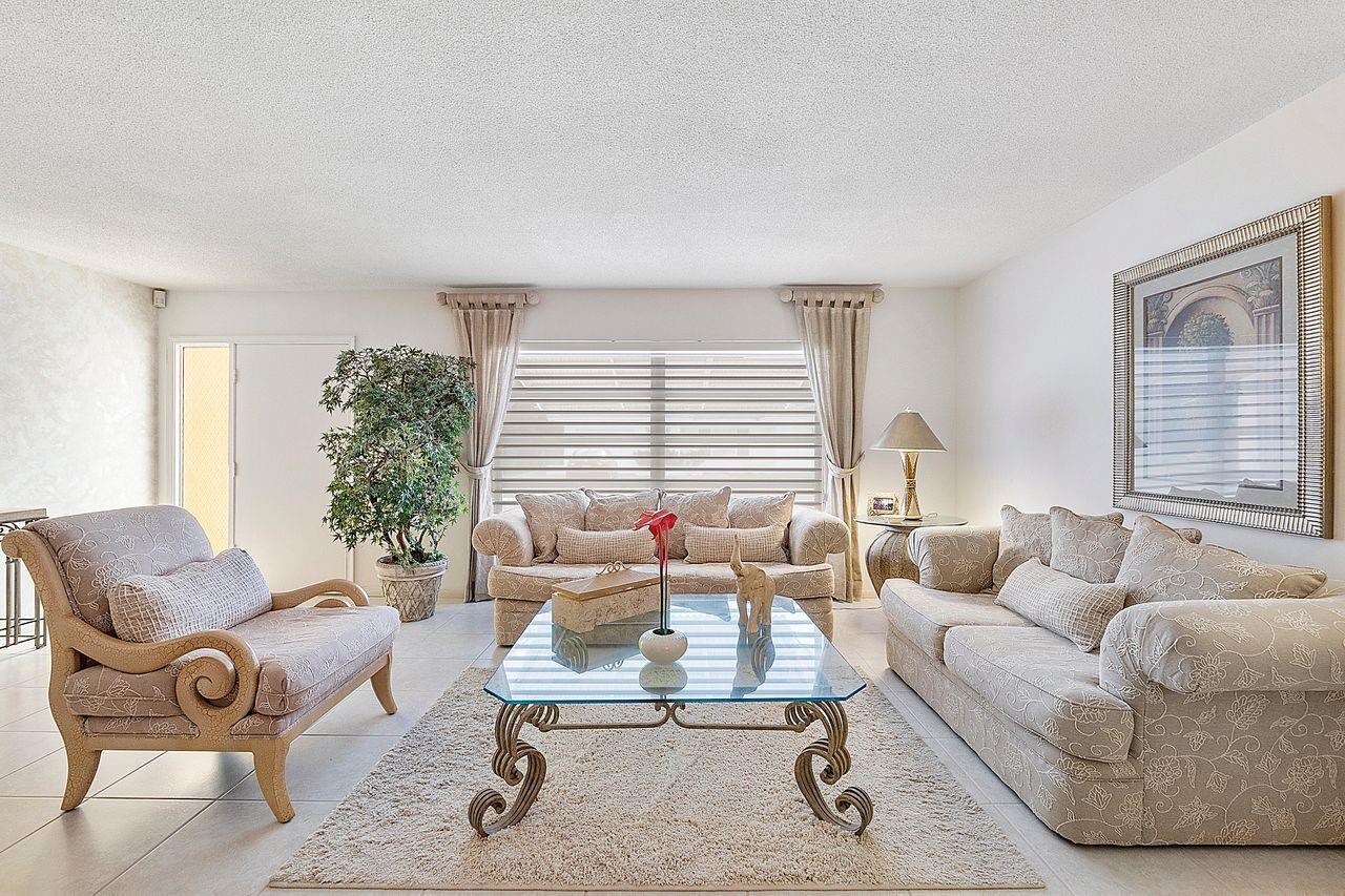 MAINLANDS 10 OF TAMARAC LAKE - Residential