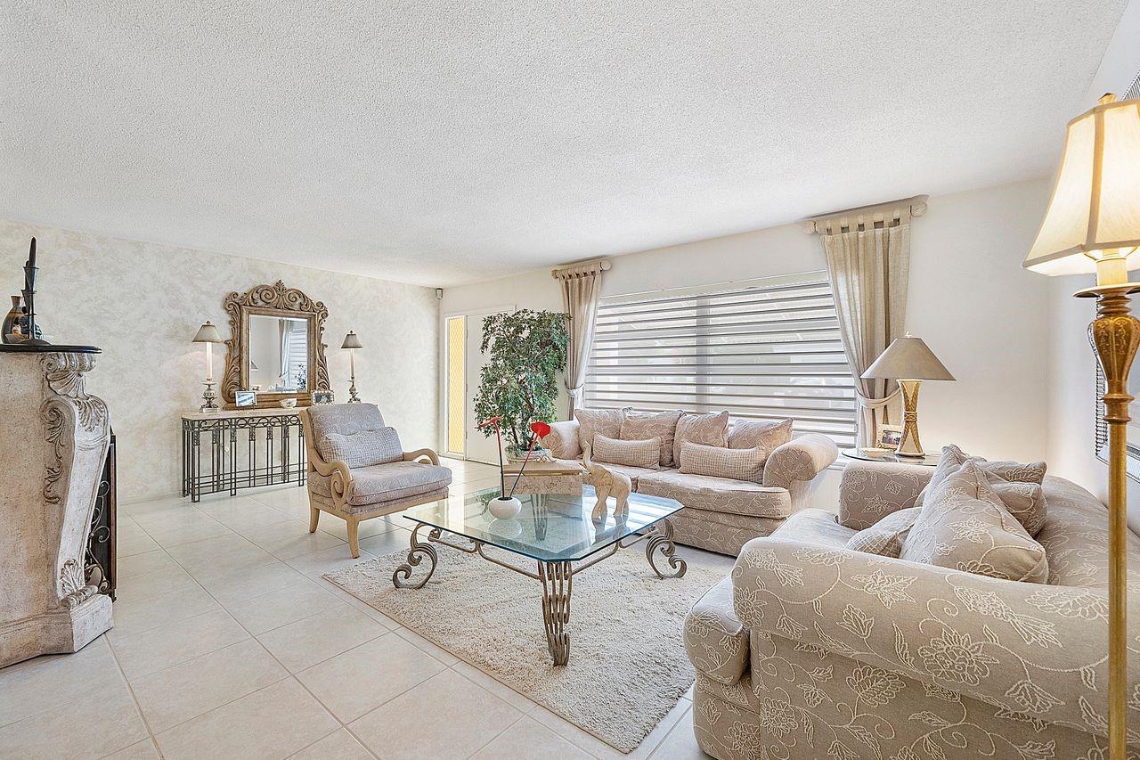 MAINLANDS 10 OF TAMARAC LAKE - Residential