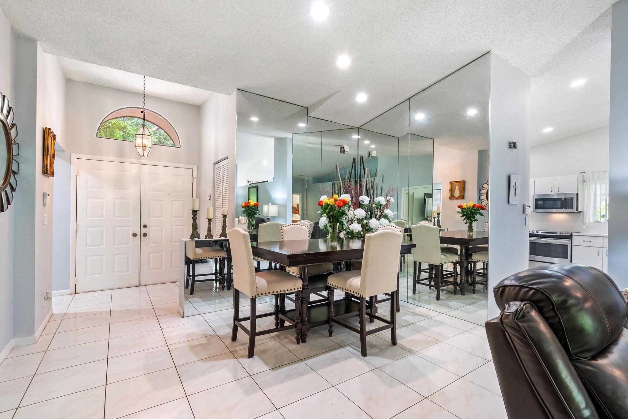 WINDWARD PALM BEACH - Residential