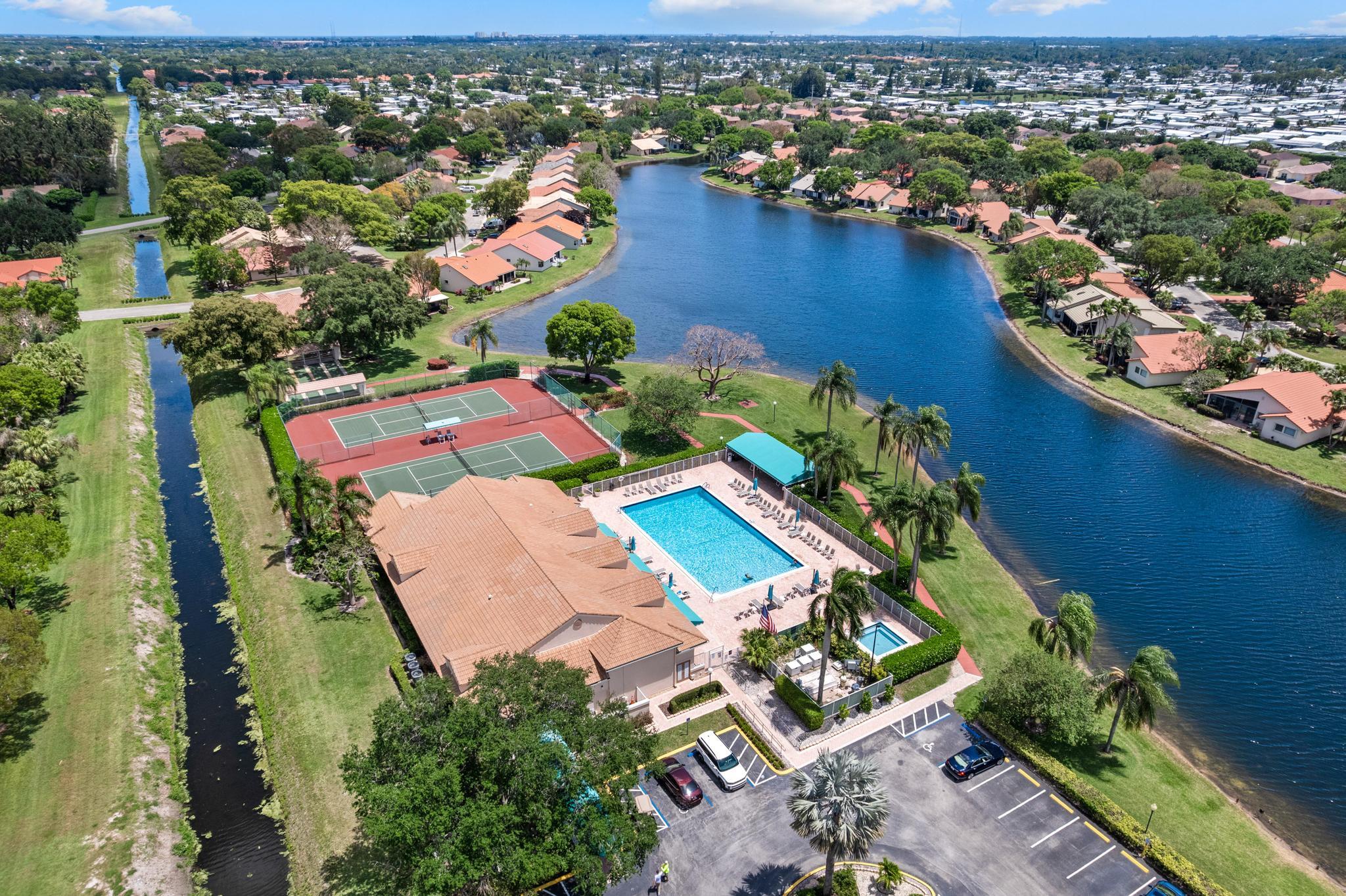 WINDWARD PALM BEACH - Residential