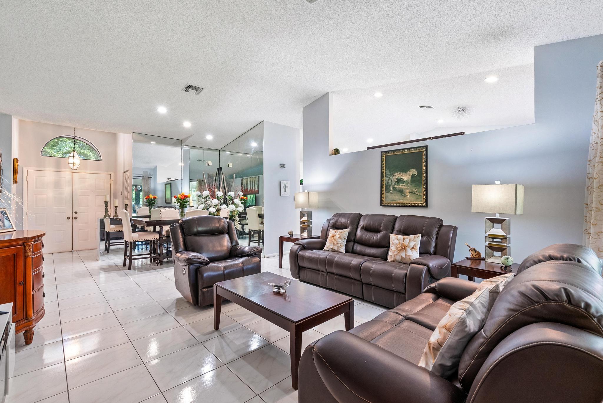 WINDWARD PALM BEACH - Residential