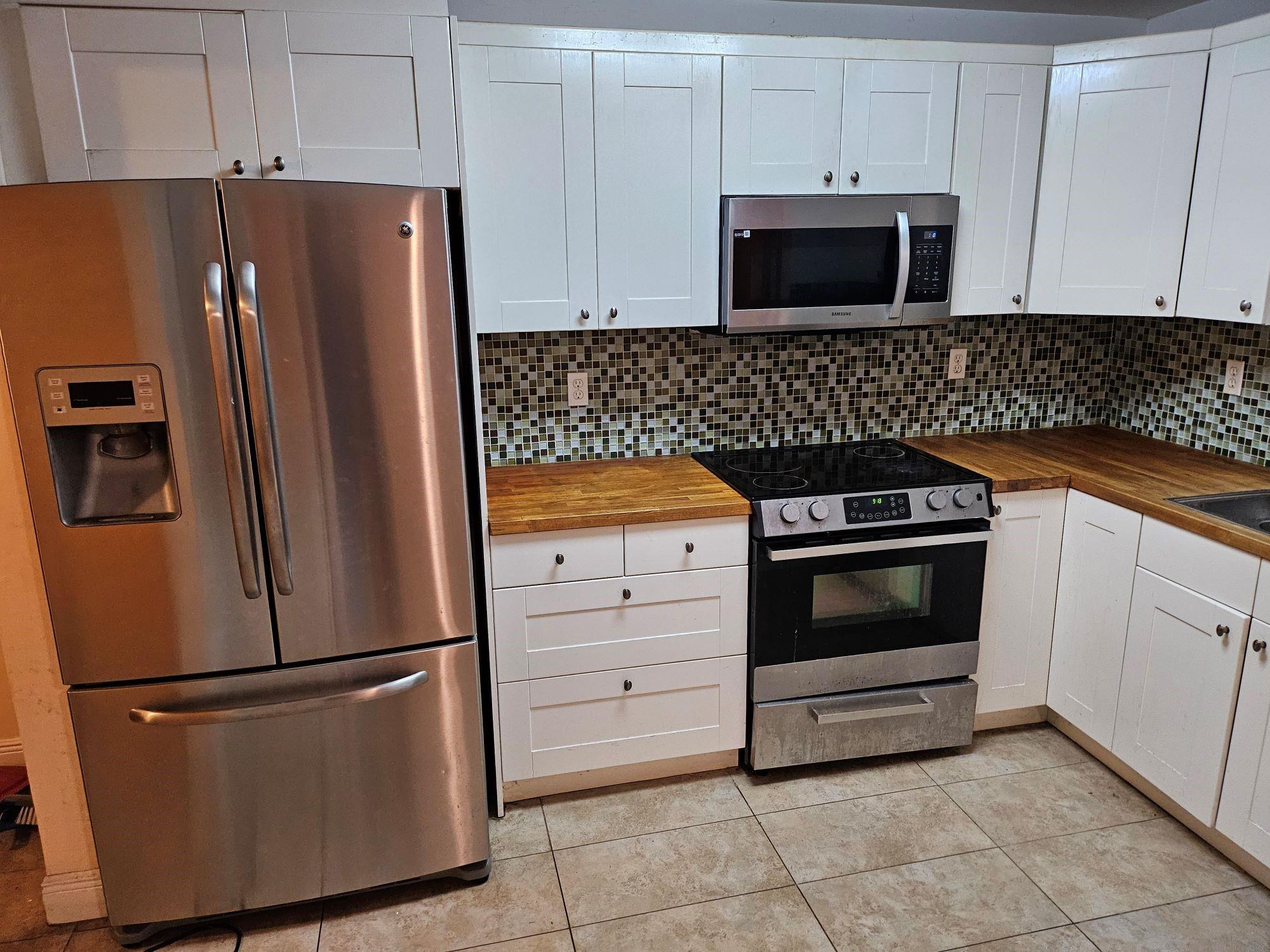 675 MIN CREDIT SCORE PER ASSOCIATION! Corner 3-bedroom, 2.5-bath townhouse with a spacious courtyard in the heart of Davie. This two-story home features a living room, half bath, kitchen, and patio on the ground floor, with all bedrooms located upstairs. In-unit washer and dryer included. Plenty of parking: 2 assigned parking spaces outside front door, and street and guest parking. Freshly painted. Stainless steel appliances. Enjoy the convenience of the community pool. Prime location near the Turnpike and I-595, and just minutes from FAU, NSU, Broward College, Downtown Davie, and Tower Shops. Whole Foods, Costco, Trader Joe's, Publix, and countless retail stores and restaurants are all close by. First, last, security required, although some may be waived with excellent credit score.