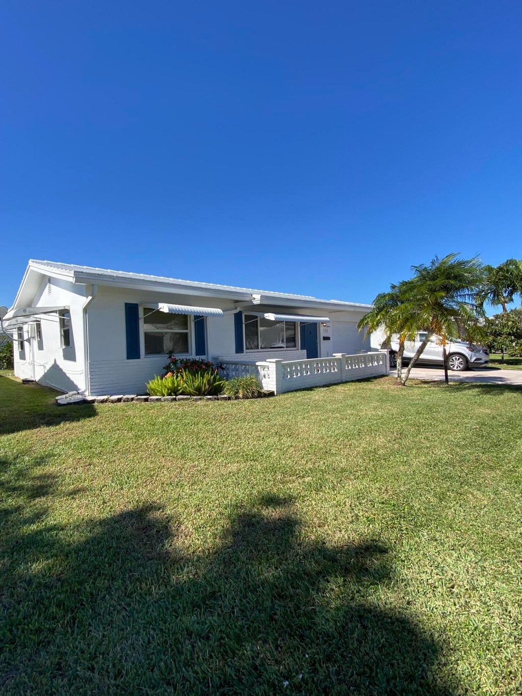 Photo of 115 SW 8th Court, Boynton Beach, FL 33426 (MLS # R11042762)