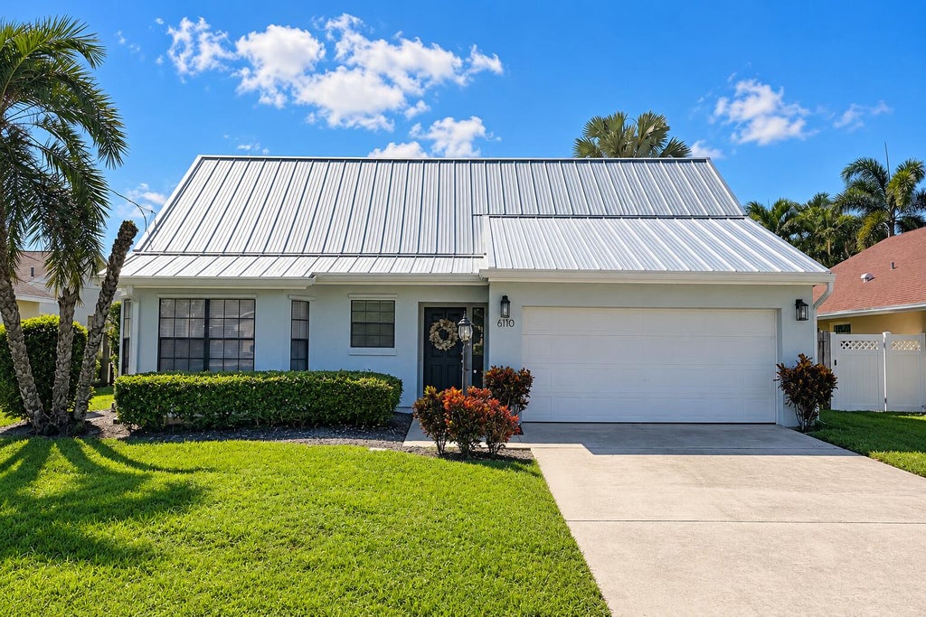 Photo of 6110 Robinson Street, Jupiter, FL 33458 (MLS # B26090999)