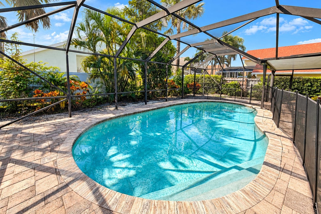 Photo of 6110 Robinson Street, Jupiter, FL 33458 (MLS # B26090999)