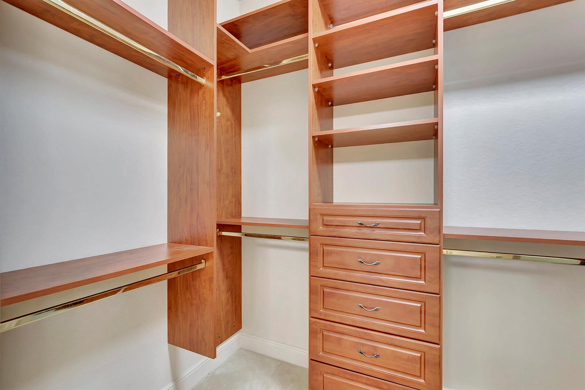 LANDINGS AT WOODFIELD COU - Residential